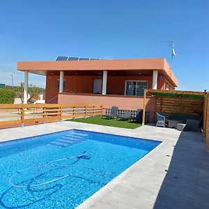 Сasa de vacaciones Piscina De Sal Barbacoa Wifi, Parking Gratis, 3 Min Pga Casa El Roble Gerona