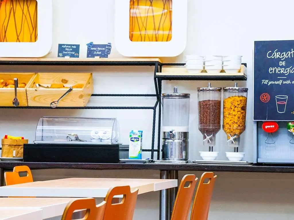 Ibis Budget Girona Costa Brava 2*,